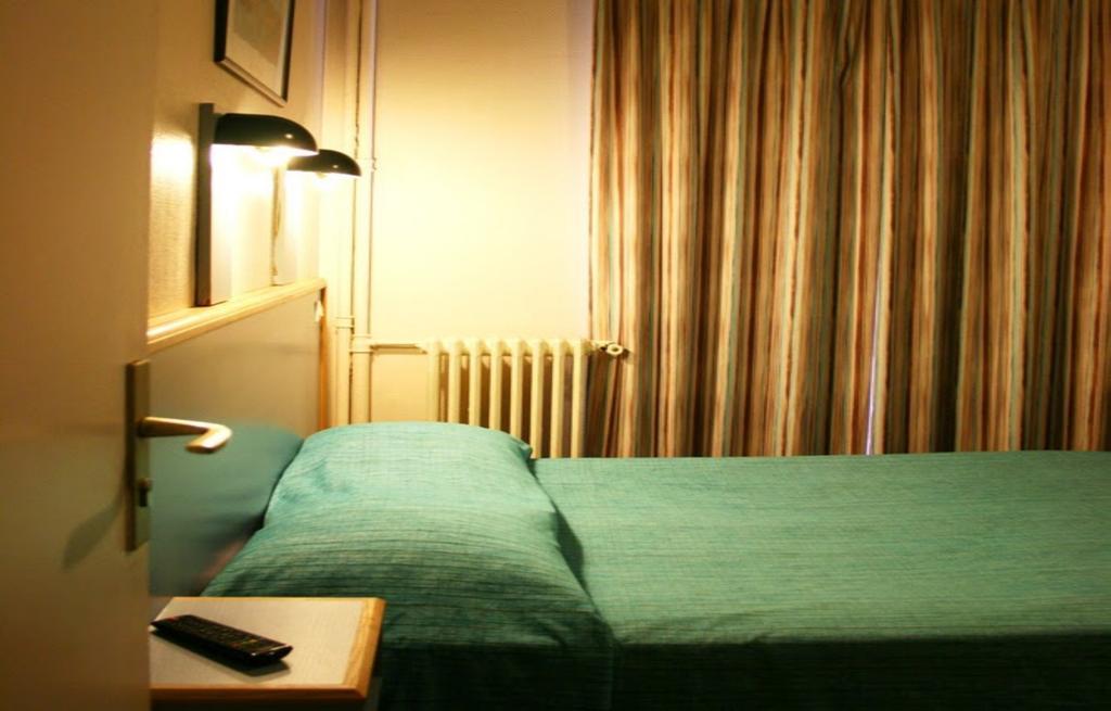 Hotel Amarys Simart Paris Oda fotoğraf