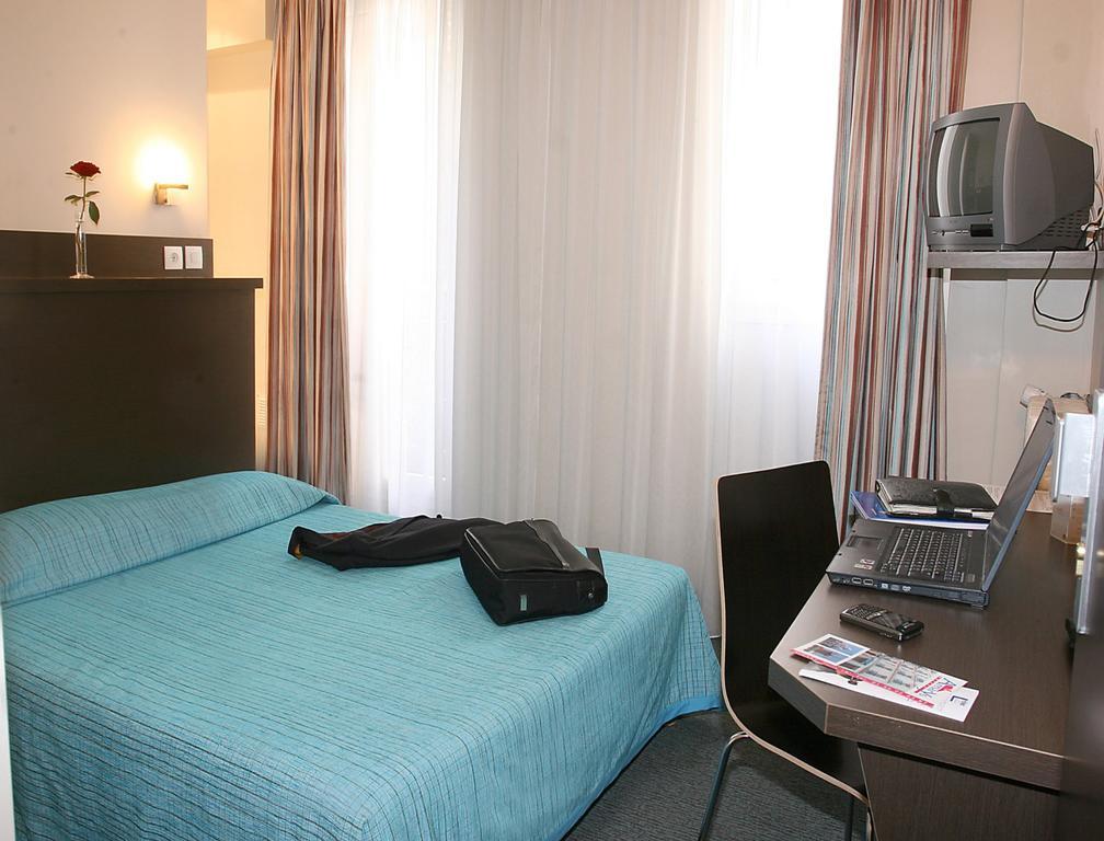 Hotel Amarys Simart Paris Oda fotoğraf